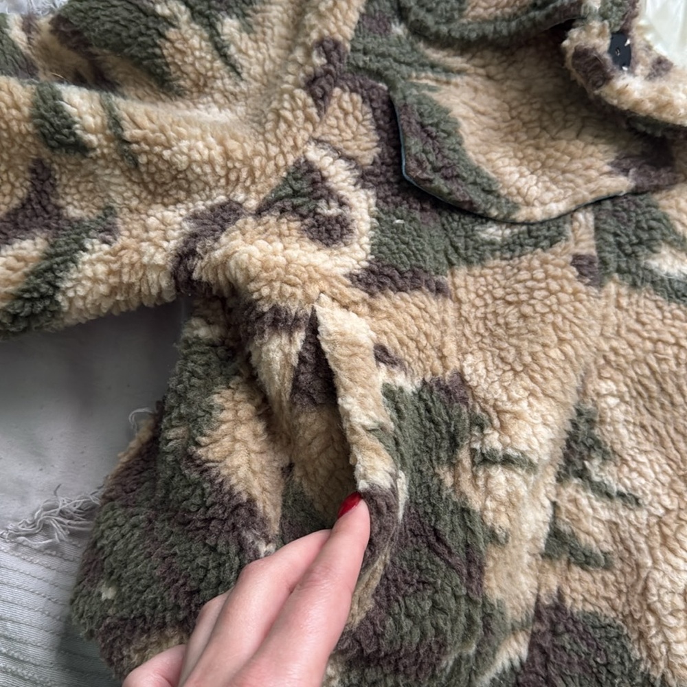 Cropped Camo Jacket - Picture 5 of 5